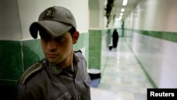 A prison guard stands along a corridor in Tehran's Evin prison. (file photo)